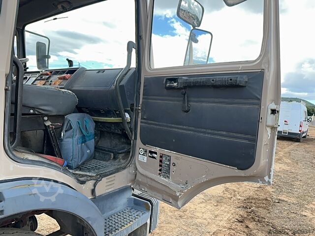 Teherautó Renault M180