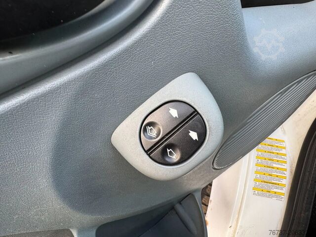 Ford **TRANSIT-9SEATS** Ford **TRANSIT-9SEATS**