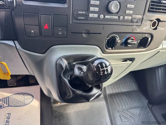 Ford **TRANSIT-9SEATS** Ford **TRANSIT-9SEATS**