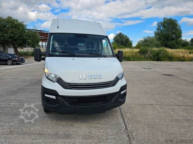 Magas tetős furgon IVECO 35S16 A8 V L, mittellang & hoch, kleiner Schaden