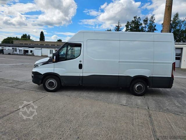 Magas tetős furgon IVECO 35S16 A8 V L, mittellang & hoch, kleiner Schaden