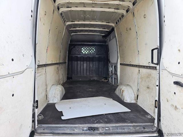 Magas tetős furgon IVECO 35S16 A8 V L, mittellang & hoch, kleiner Schaden