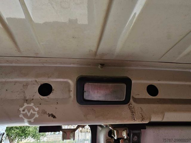 Magas tetős furgon IVECO 35S16 A8 V L, mittellang & hoch, kleiner Schaden