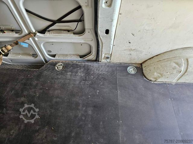 Magas tetős furgon IVECO 35S16 A8 V L, mittellang & hoch, kleiner Schaden