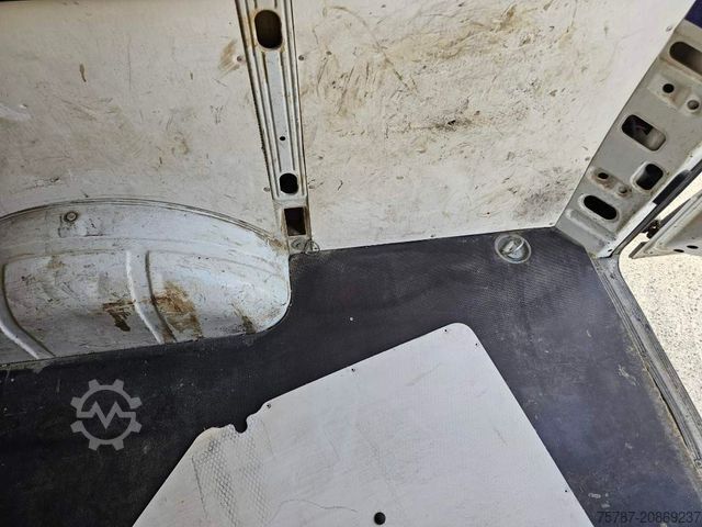 Magas tetős furgon IVECO 35S16 A8 V L, mittellang & hoch, kleiner Schaden