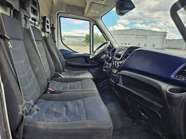 Magas tetős furgon IVECO 35S16 A8 V L, mittellang & hoch, kleiner Schaden