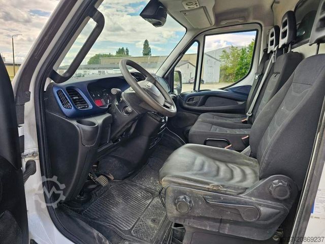 Magas tetős furgon IVECO 35S16 A8 V L, mittellang & hoch, kleiner Schaden