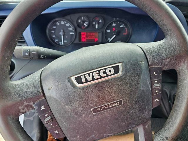 Magas tetős furgon IVECO 35S16 A8 V L, mittellang & hoch, kleiner Schaden