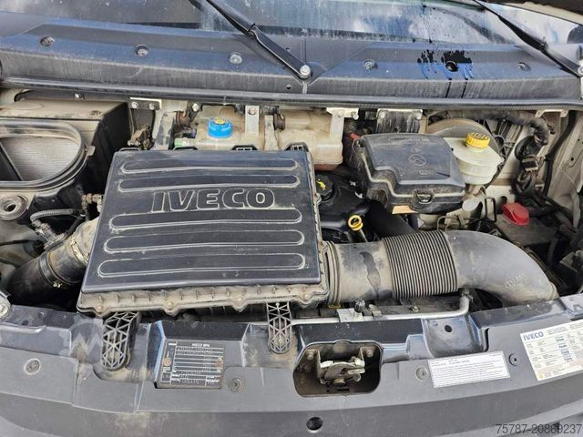 Magas tetős furgon IVECO 35S16 A8 V L, mittellang & hoch, kleiner Schaden