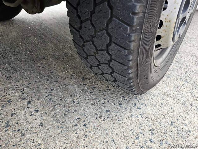 Magas tetős furgon IVECO 35S16 A8 V L, mittellang & hoch, kleiner Schaden