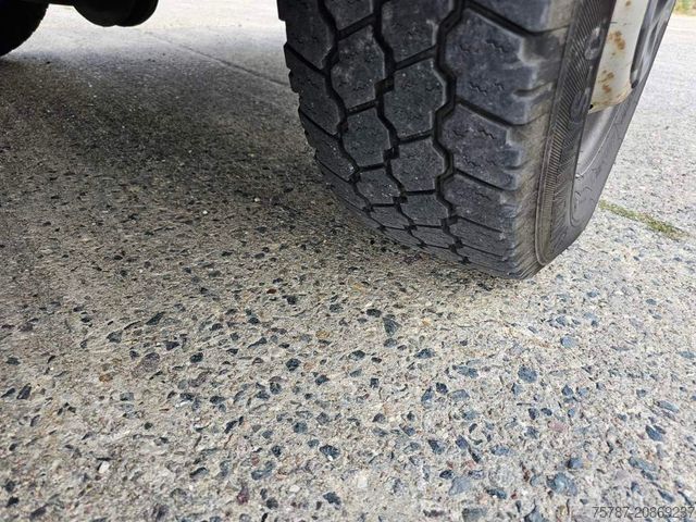 Magas tetős furgon IVECO 35S16 A8 V L, mittellang & hoch, kleiner Schaden