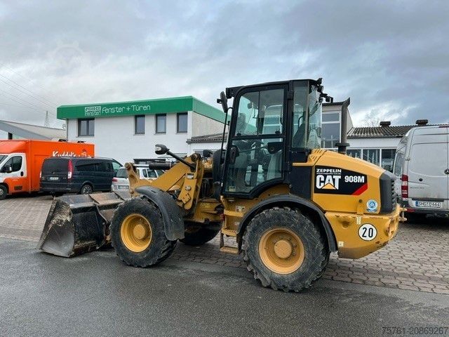 Kerekes rakodó CATERPILLAR 908M