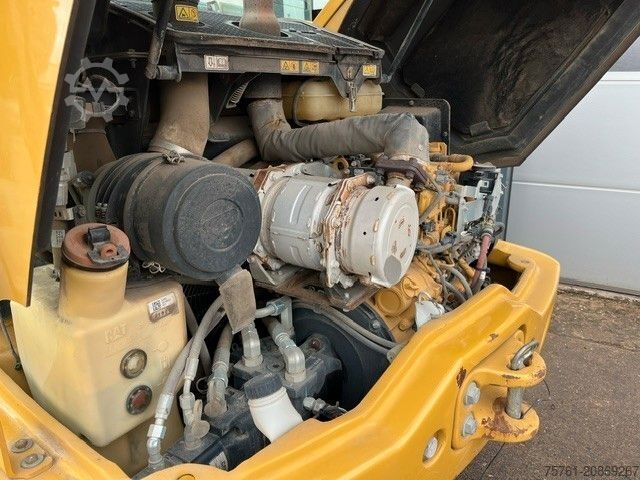 Kerekes rakodó CATERPILLAR 908M