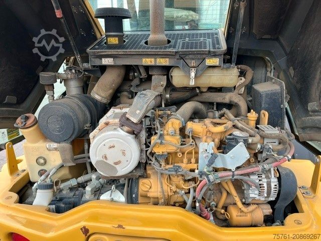 Kerekes rakodó CATERPILLAR 908M