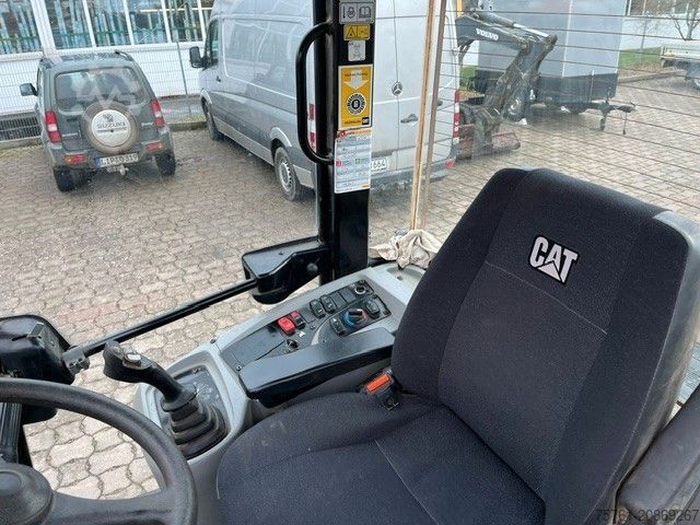 Kerekes rakodó CATERPILLAR 908M