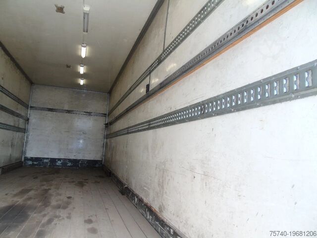 Koffer Renault Midlum 220 + euro 5 + MANUAL + lift + 12T