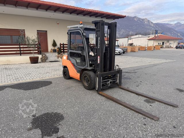 Forklift Toyota 8-FD30F