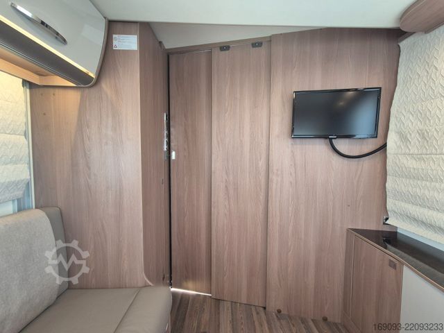 Halvintegreret autocamper BÜRSTNER Lyseo T 744 *2x Hubbett*2xTV*MaxxFan*Navi*Solar