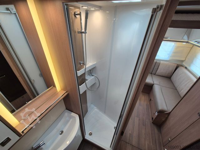 Halvintegreret autocamper BÜRSTNER Lyseo T 744 *2x Hubbett*2xTV*MaxxFan*Navi*Solar