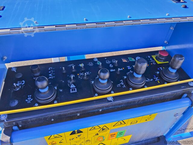 Teleskopisk arbejdsplatform Genie SX-135 XC