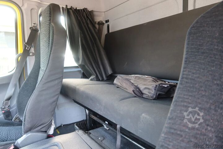 Autószállító furgon Mercedes-Benz Atego 1221 1221 L  Takel wagen 6 Persoons