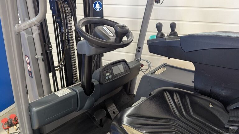 Stivuitor electric cu 3 roți Jungheinrich EFG 215 G115-330ZZ