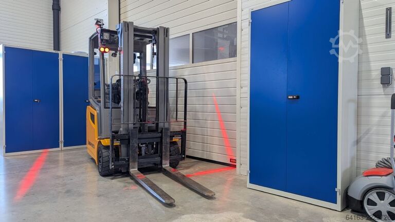 Stivuitor electric cu 3 roți Jungheinrich EFG 213 LiIon Batterie