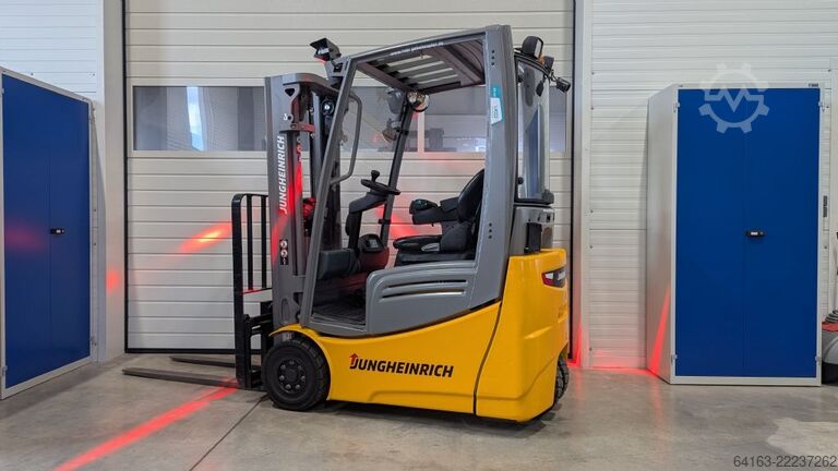 Stivuitor electric cu 3 roți Jungheinrich EFG 213 LiIon Batterie