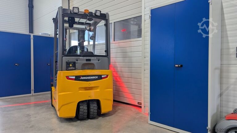 Stivuitor electric cu 3 roți Jungheinrich EFG 213 LiIon Batterie