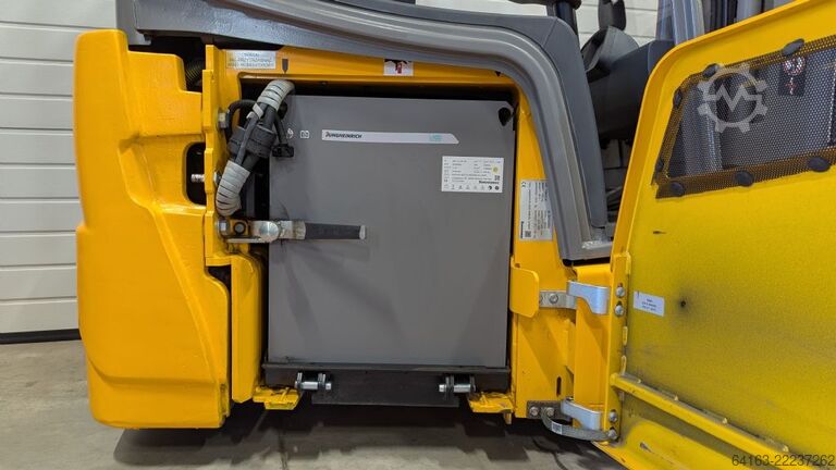 Stivuitor electric cu 3 roți Jungheinrich EFG 213 LiIon Batterie