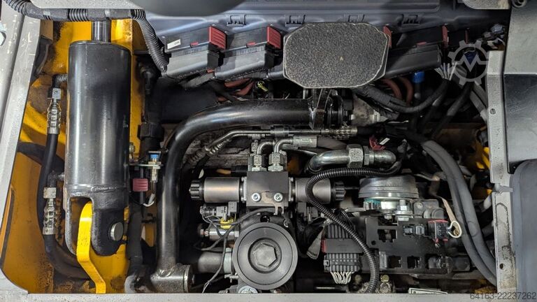Stivuitor electric cu 3 roți Jungheinrich EFG 213 LiIon Batterie