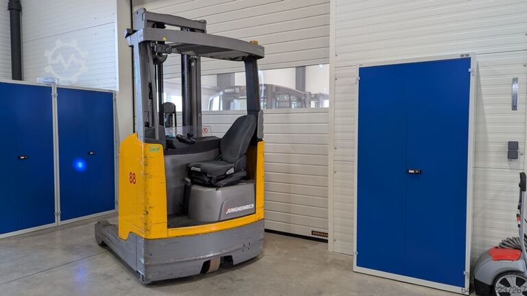Stivuitor cu catarg retractabil Jungheinrich ETV 216 E GE 115 620 DZ