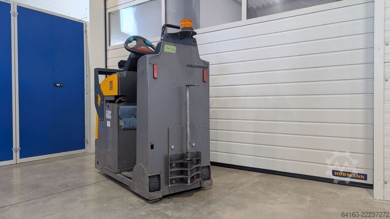 Tractor de remorcare Jungheinrich EZS 130