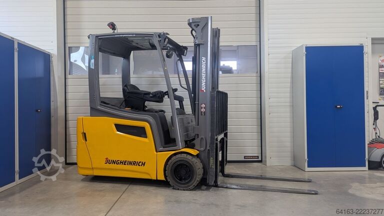 Stivuitor electric cu 3 roți Jungheinrich EFG 220 Li-Ion Batterie