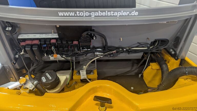 Stivuitor electric cu 3 roți Jungheinrich EFG 220 Li-Ion Batterie