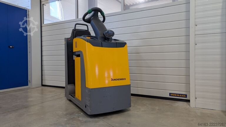 Tractor de remorcare Jungheinrich EZS 130