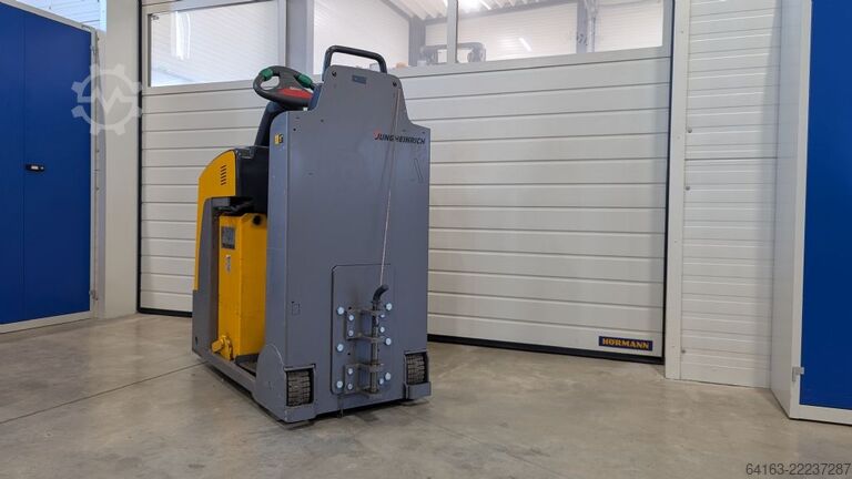 Tractor de remorcare Jungheinrich EZS 130