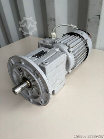 Motoreductor Lenze GST04-2B VCK071-32 0,37 kW 44 omw/min 79 Nm i=31,6 3-fase Motoreduktor Lenze GST04-2B VCK071-32 0,37 kW 44 obr./min 79 Nm i=31,6 3-fazowy Motoreduktor Lenze GST04-2B VCK071-32 0,37 kW 44 obr./min 79 Nm i=31,6 3-fazowy
