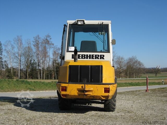 Liebherr L504 including bucket and fork Liebherr L504