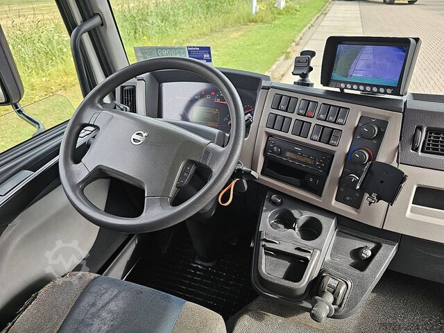 Kofer VOLVO FL 250.12 HH FLOOR LIFT AIRCO
