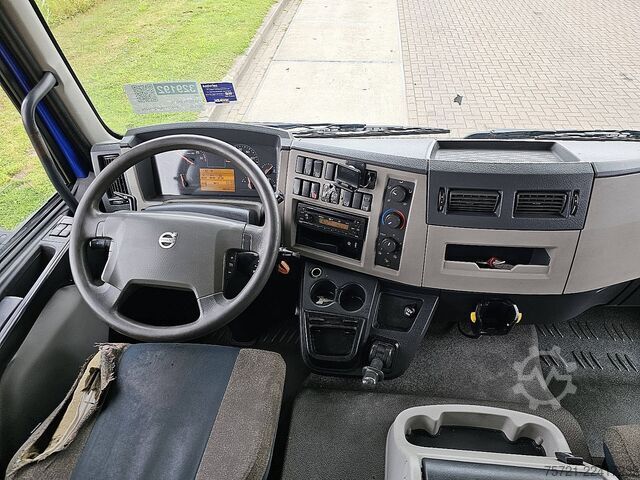 Valigia VOLVO FL 250.16 AIRCO TAILLIFT NL-TR