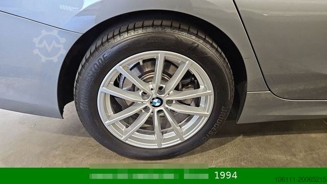 Minibusz BMW 320d Touring xDrive