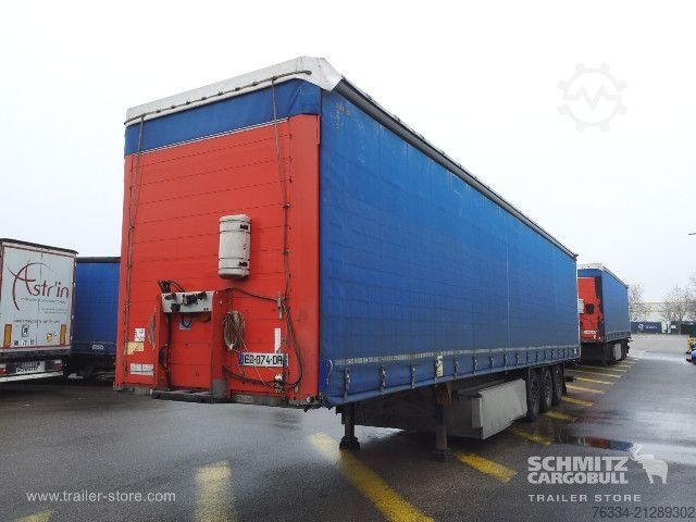 Öppen semitrailer med kapell Schmitz Cargobull Semitrailer Curtainsider Standard Hayon