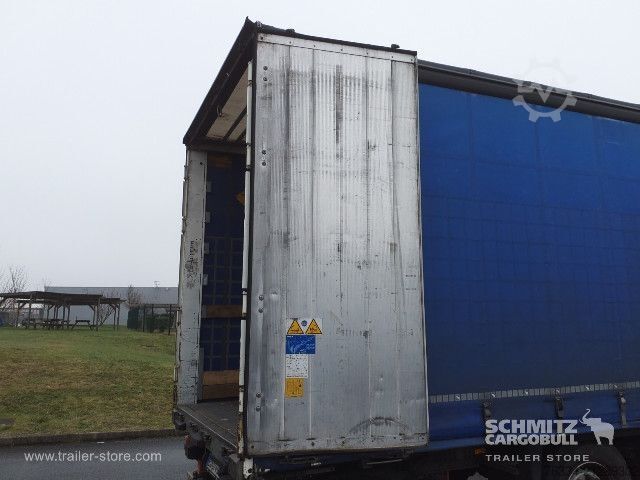 Öppen semitrailer med kapell Schmitz Cargobull Semitrailer Curtainsider Standard Hayon