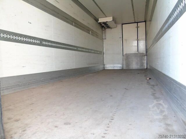 Hűtött/fagyasztott szállítás Schmitz Cargobull 2 AXLE + CARRIER + DHOLLANDIA LOADLIFT