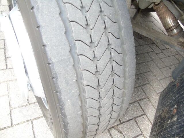 Koffer Volvo FL 240 + 12t + euro 5 + lift