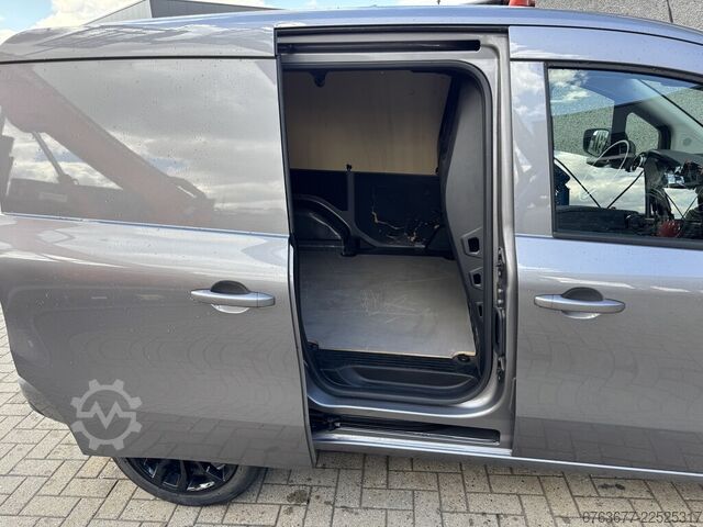 Mercedes-Benz Citan 110 CDI 95PK Diesel 2021 Airco / DAB + / Apple Carplay / Camera / LM Velgen MERCEDES-BENZ Citan 110 CDI 95PK Diesel 2021 Airco / DAB + / Apple Carplay / Camera / LM Velgen