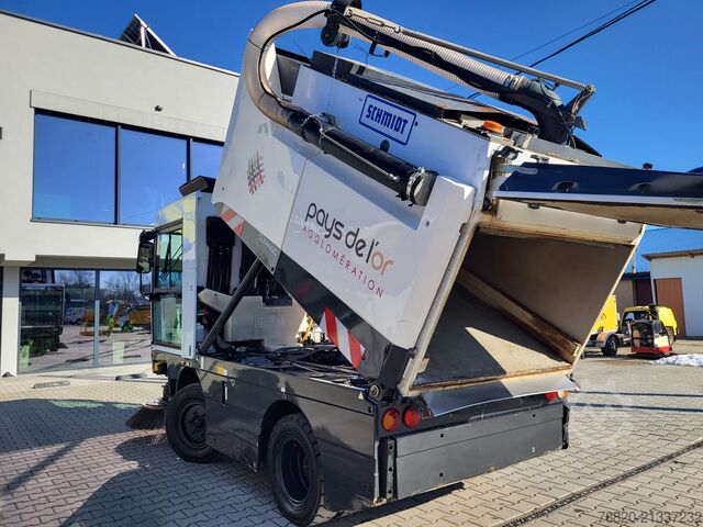 Zamiatarka drogowa Schmidt Cleango 500