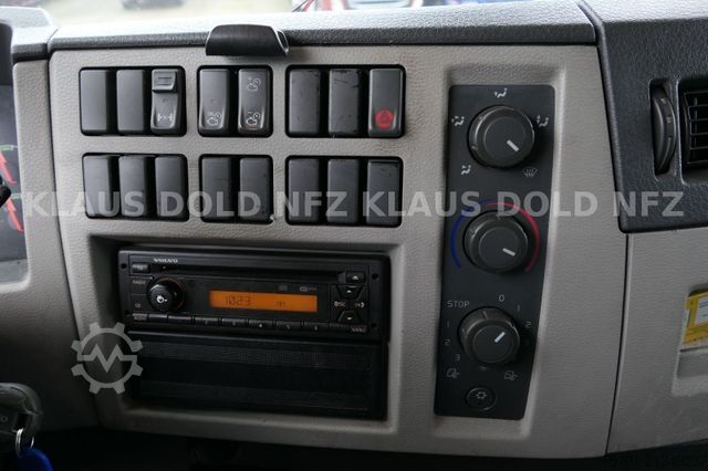 Tenteli düz yataklı kamyon VOLVO FE 300 Koffer XL-Tank LBW Euro 5