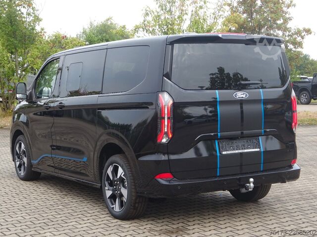 Minibusz FORD Tourneo Custom 320L1 Sport AWD Exklusiv Stndhz